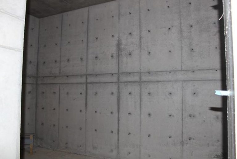 Hiện trường sau khi tháo gỡ tấm coppha xây dựng pp